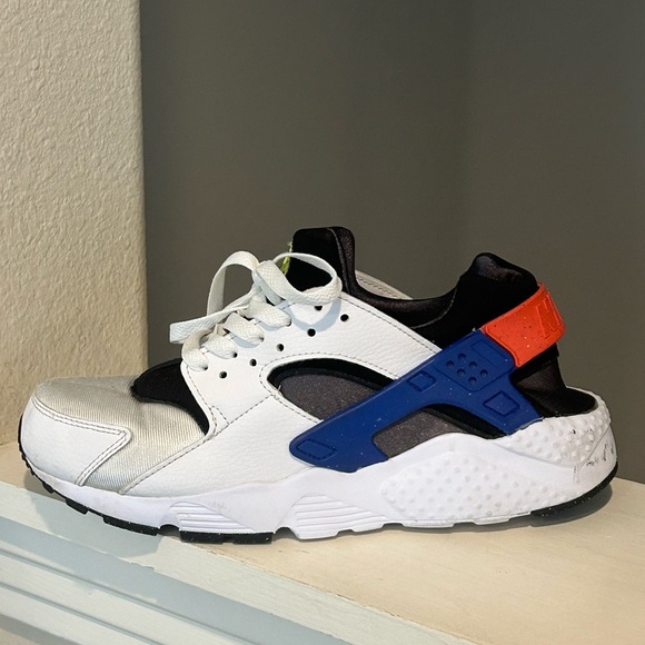 NIKE AIR HUARACHE WHITE TRAINERS SIZE 7Y LEATHER BLUE RED GYM RUN DQ0975-100 - Picture 4 of 9